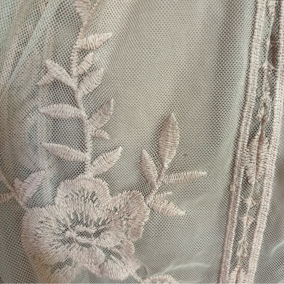 Wishlist As You Wish Balloon Long Sleeve Embroidered Maxi Dress In Light Mauve - Picture 12 of 12